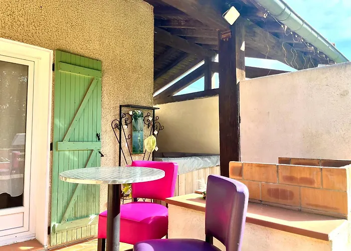 Villa 110m2, 7 pers, Jacuzzi , 3 chambres, terrain clos et arboré 2500m2